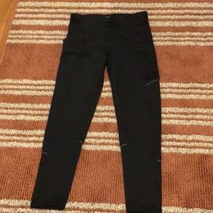 Hi I’m selling a pair of leggings size 8 black with pockets sry no returns